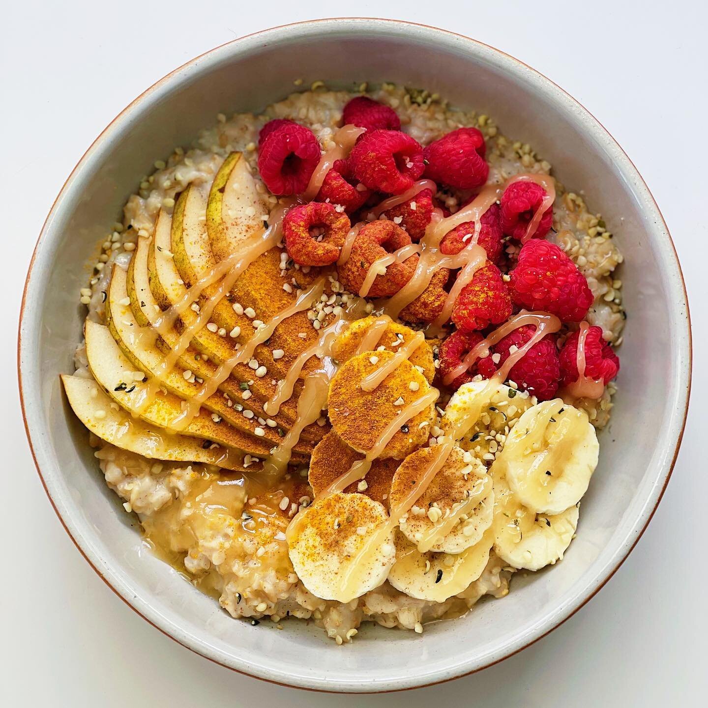 Needed to brighten up breakfast today! Soooo chilly out! Nothing really cozier than a bowl of oats, is there? Lots of fruit, raspberries for vitamin c sunshine, pears for seasonality + extra fiber (they&rsquo;re so good and soft and sweet rn) and ban