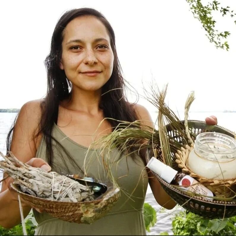 Robyn Ivory Pierson, a mother and teacher- left her mainstream career to pursue indigenous education and cultural advocacy through her business - @indigenously.infused. Born and raised in Curve Lake, she strives to ensure mno bimaadiziwin for the nex