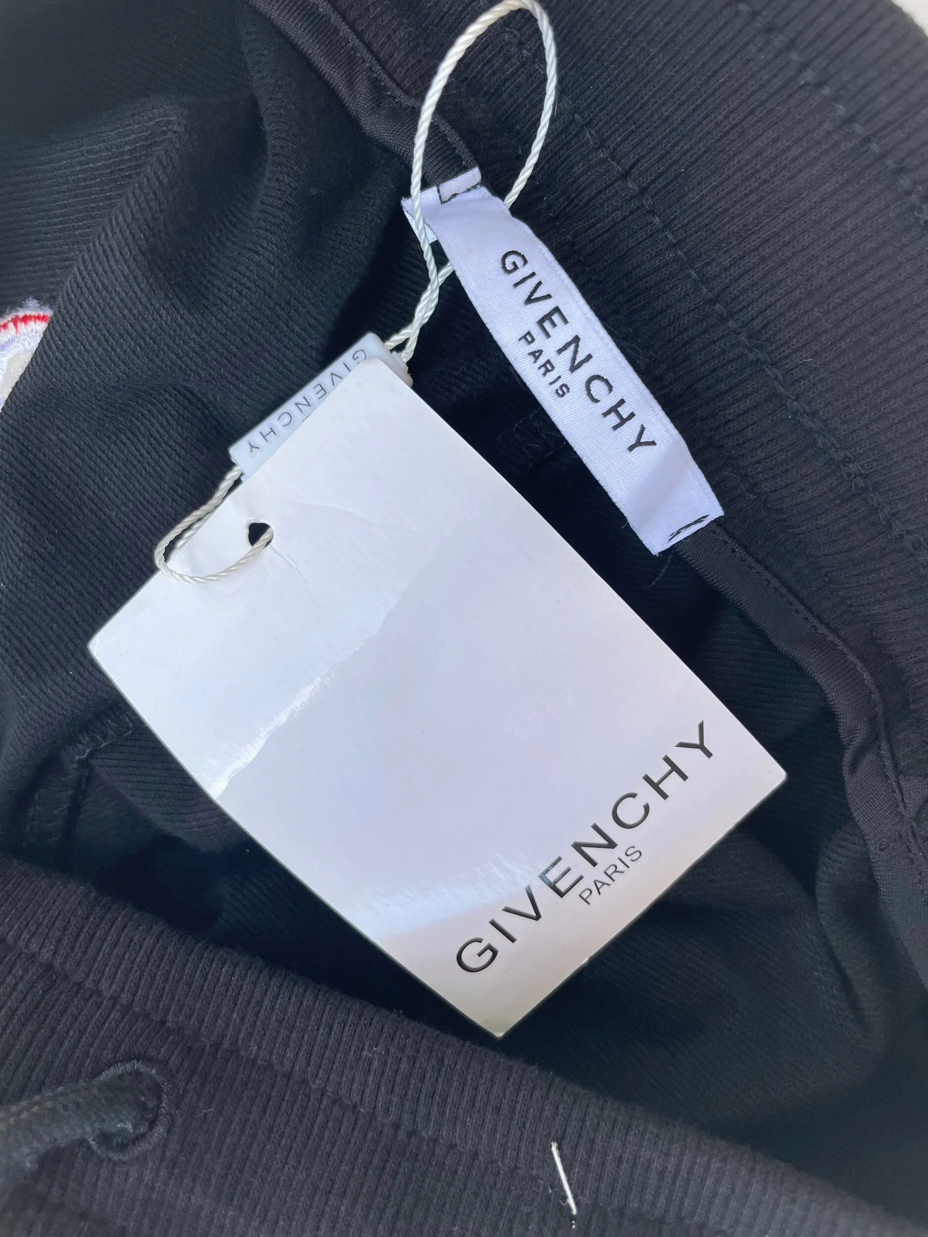 FCFF6F3F-E51F-4FFD-90A0-0F71AE65D465