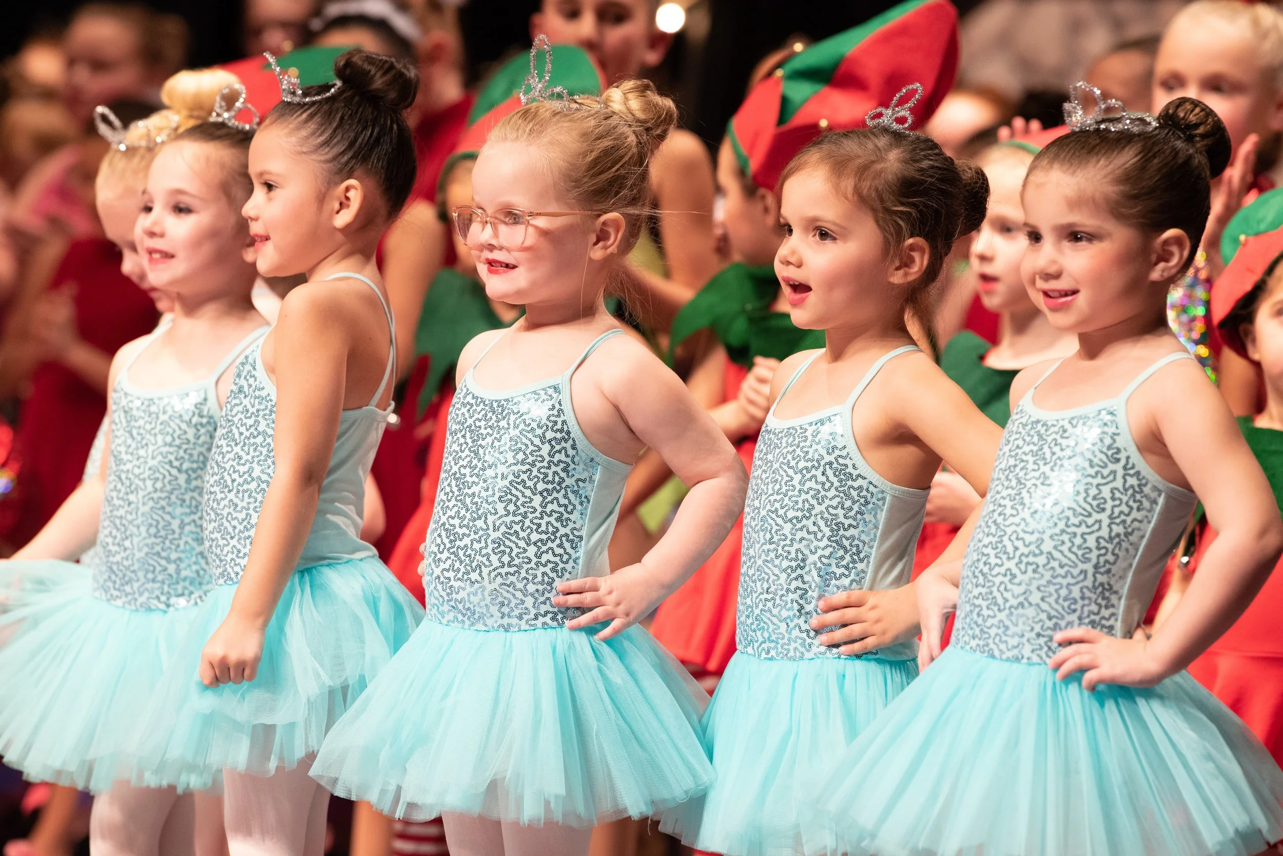little girls lined up mint green tutu at bows.jpg