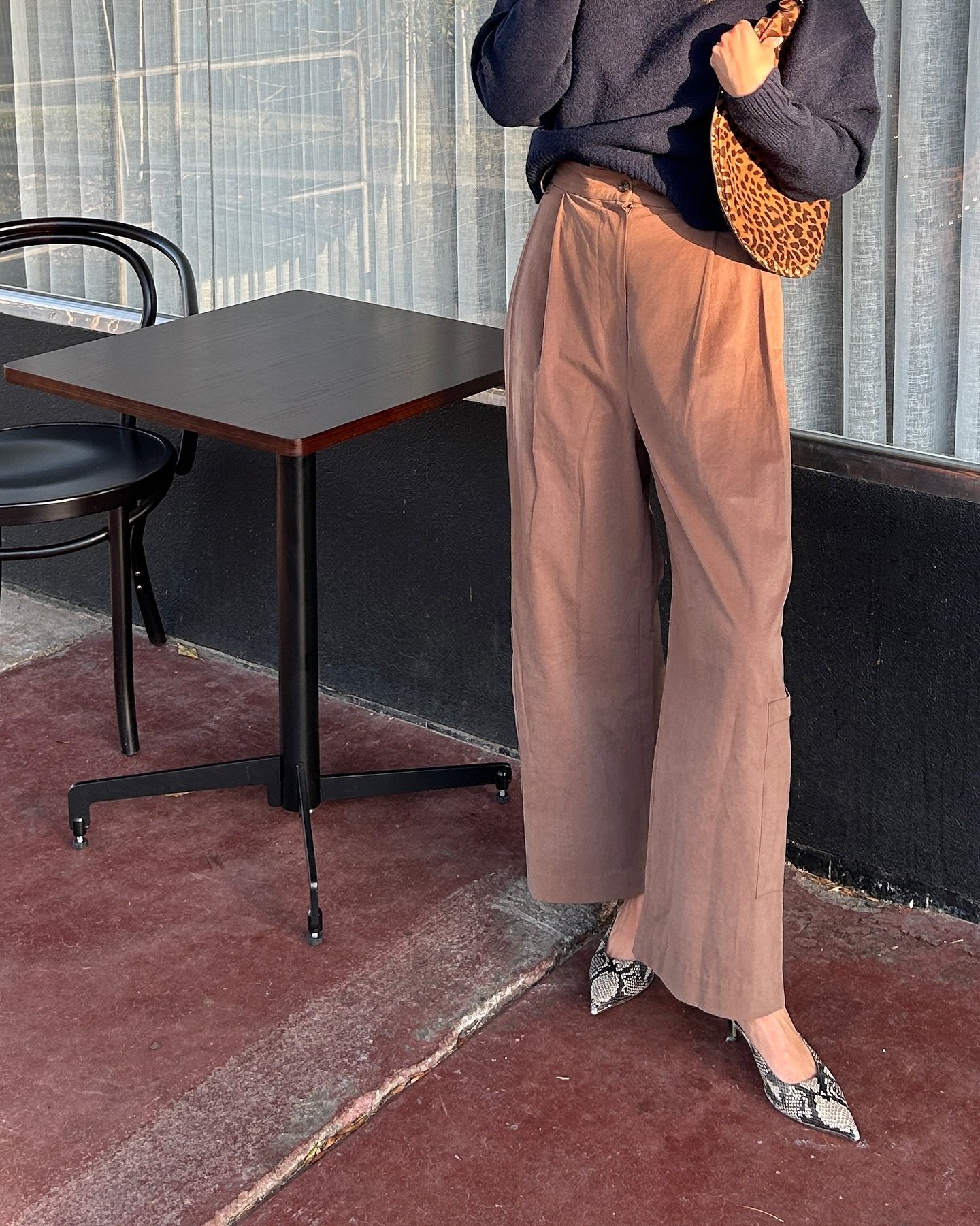 Our new 100% brushed cotton pants, now in mocha &mdash; and yes, we&rsquo;re totally obsessed 🤎 made to take you from day to night with ease.