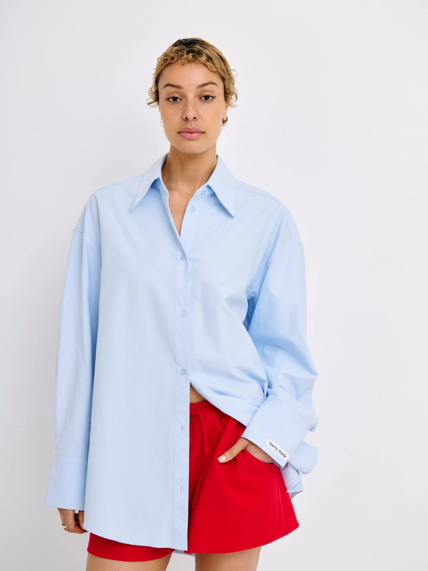 The Joaquin shirt in Ice Blue meets the Hudson shorts in Fire Truck Red. Relaxed, and made for warm days.