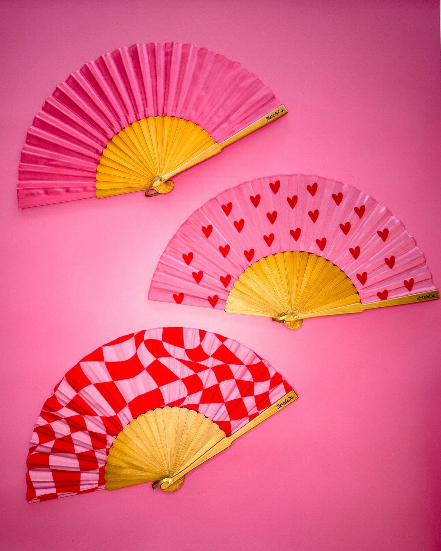 Pink on pink with these gorgeous handfans from @sistaandco 🎀 

Shop online now to have one on hand and beat the heat! My personal favourite is the hearts 😍 #willowandhidedesigns