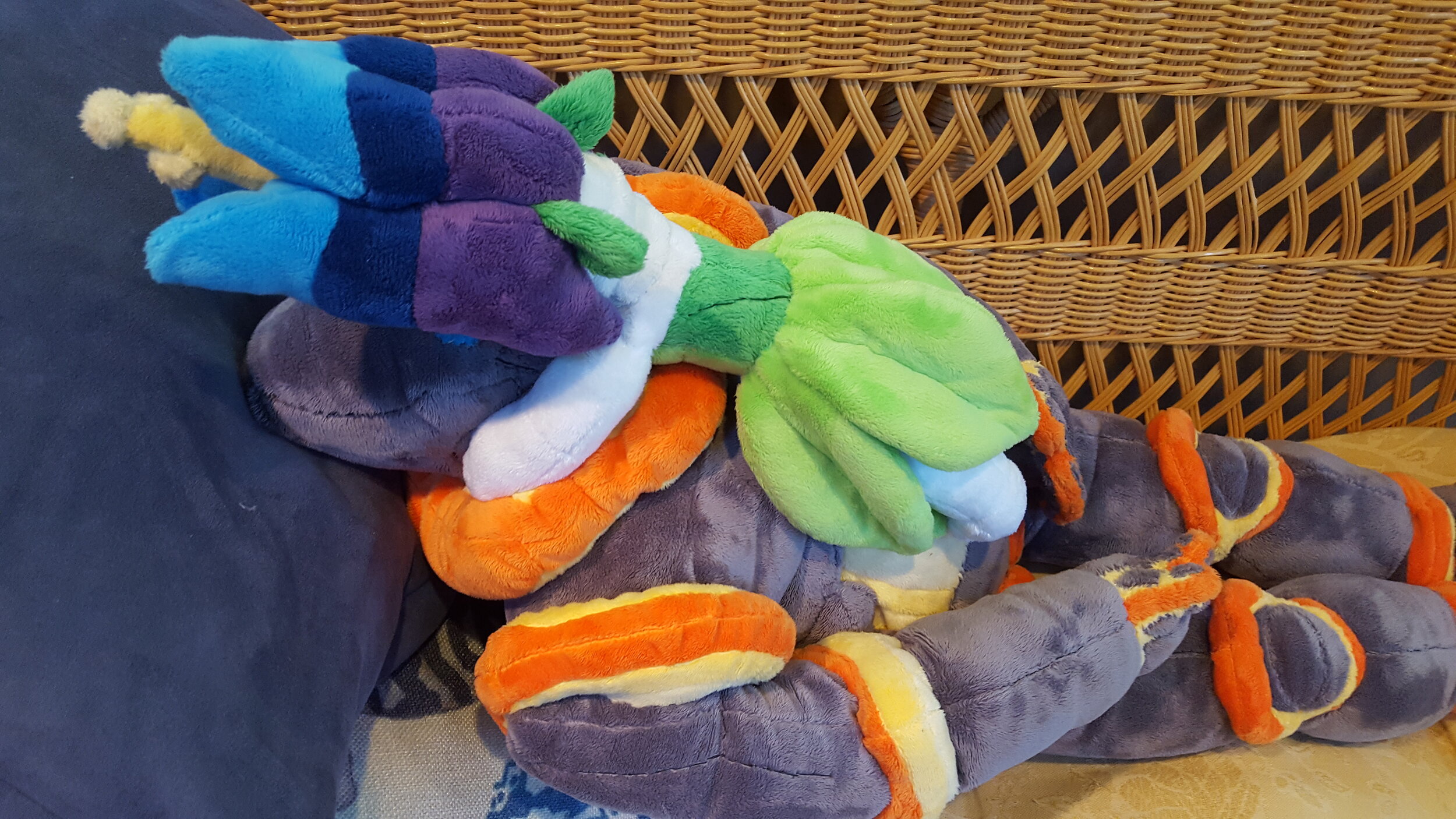 Igneous and Nettle Plushes Kissing