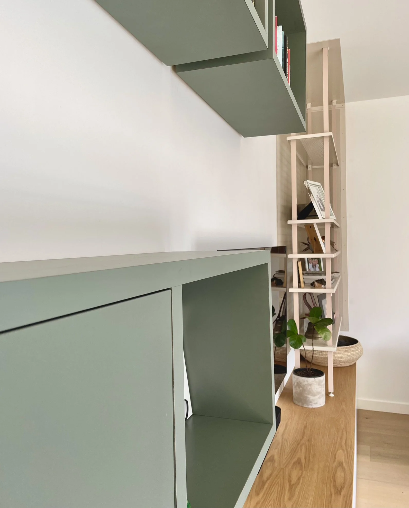  Living room tv wall with niches and metal shelves. 