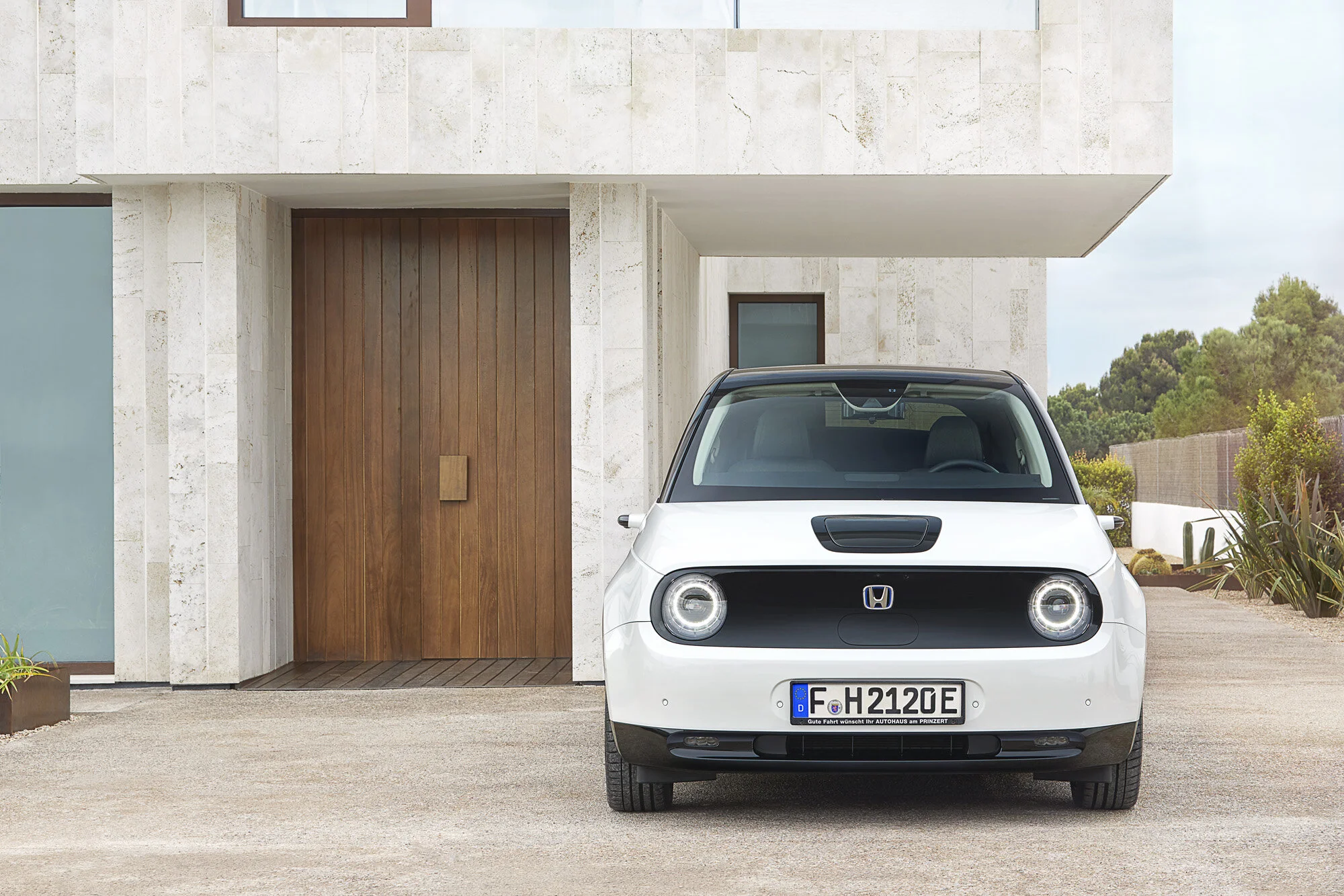 MattHowell_Honda_e_house_front.jpg