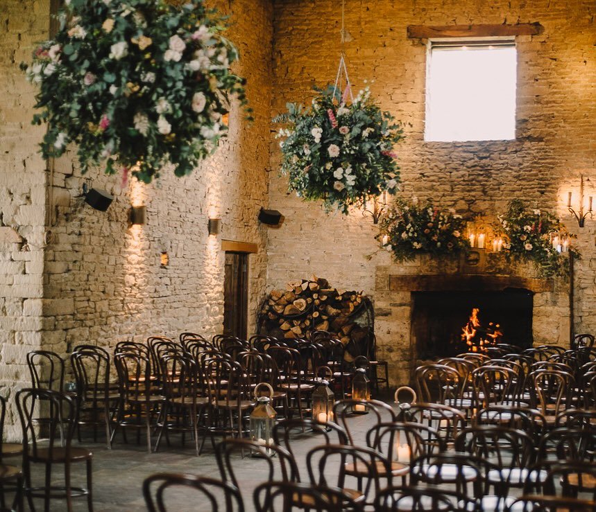 A gorgeous wedding ceremony set up in front of a roaring fire, on a day (a little like today) when April couldn&rsquo;t decide if it was Spring, Summer, Autumn or Winter! 
Wedding Planner: @plannedforperfection 
Venue: @crippsbarn 
Florist: @flowersb