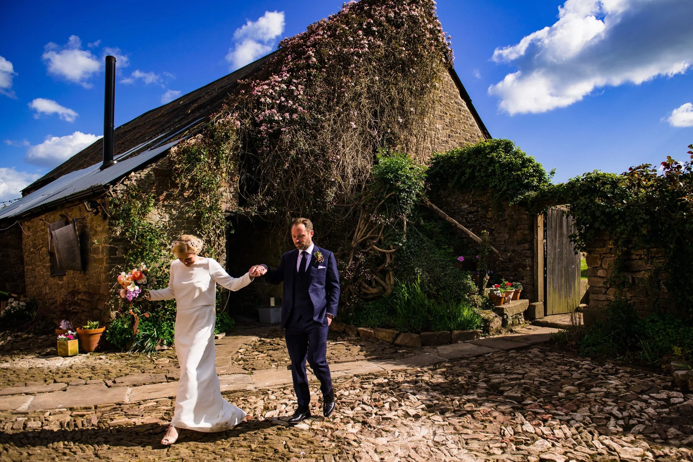 WEDDINGS AT HOME
Happy Anniversary to K&amp;C who married at their family home in Gloucestershire 7 years ago today.
Wedding Planner: @plannedforperfection 
Wedding Florist: @fionaperryflowers 
Wedding Photographer: @jonnybarrattphotography 
Wedding 