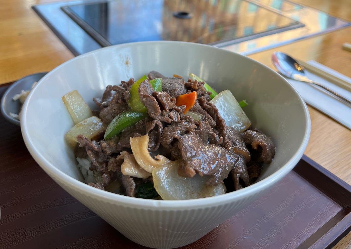 Beef Boolgogi Lunch set consists of marinated cuts of topside beef with rice!

Served with small sides such as salad, kimchi, beansprouts and spinach.

Beef Boolgogi - &pound;11.50
.
.
.
.
.
.

#instagram #instafood #food #koreanbbq #koreanfood #lond