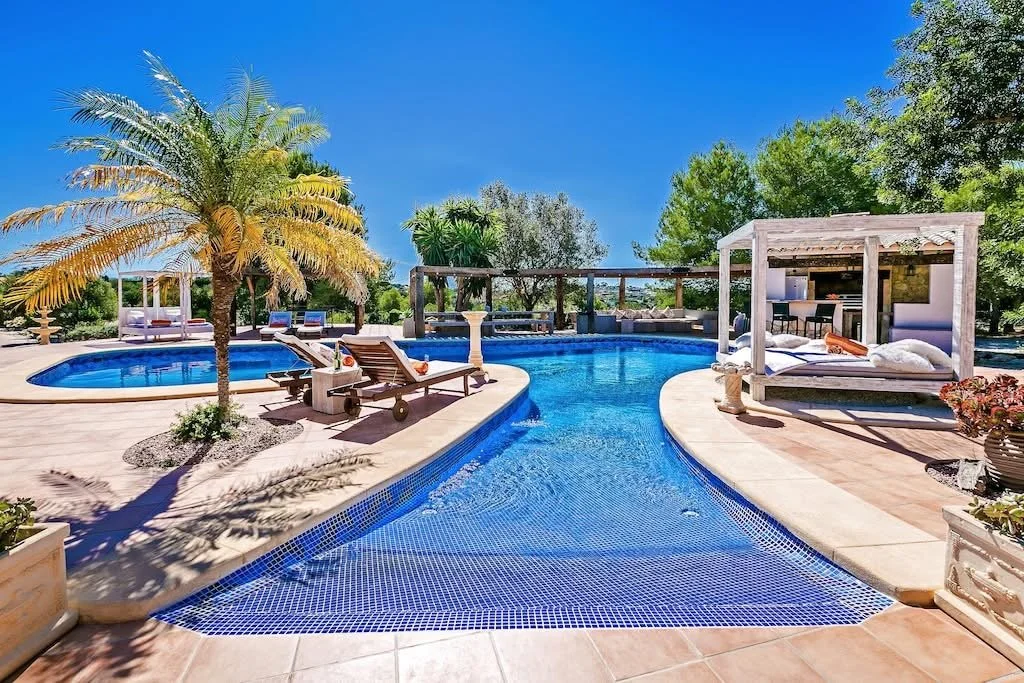 Swimming pool Spain retreat (Copy)