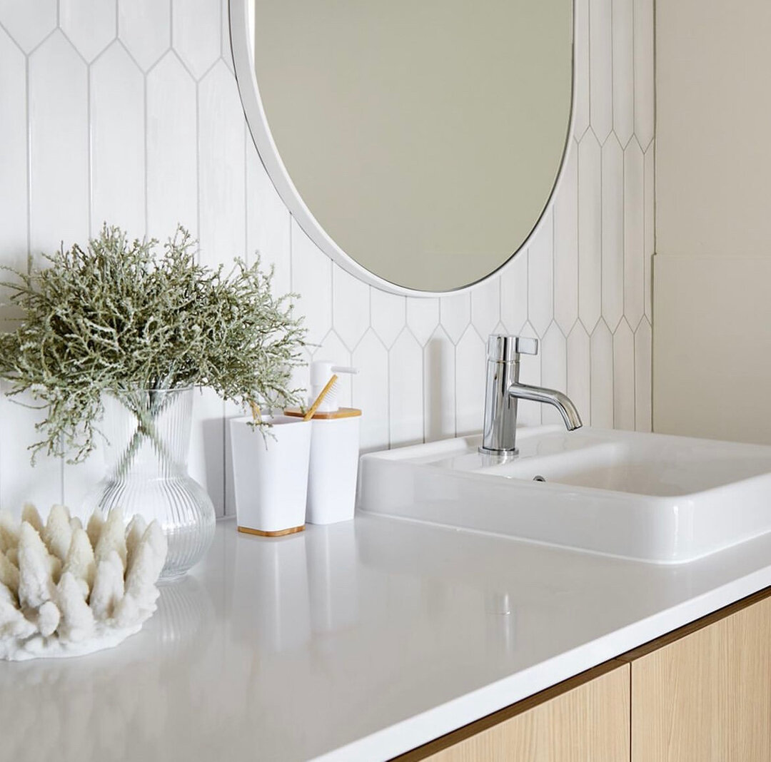 PICKET or KITE tiles as they are equally known, are a fun breakaway from the classic subway tile. Our Sfumature collection is stocked in 6 colours too 👌 ​​​​​​​​
Featured Project by @plunketthomes