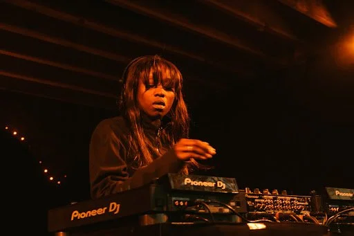 DJ N.E.GIRL - How to quickly build an underground music following in a new city