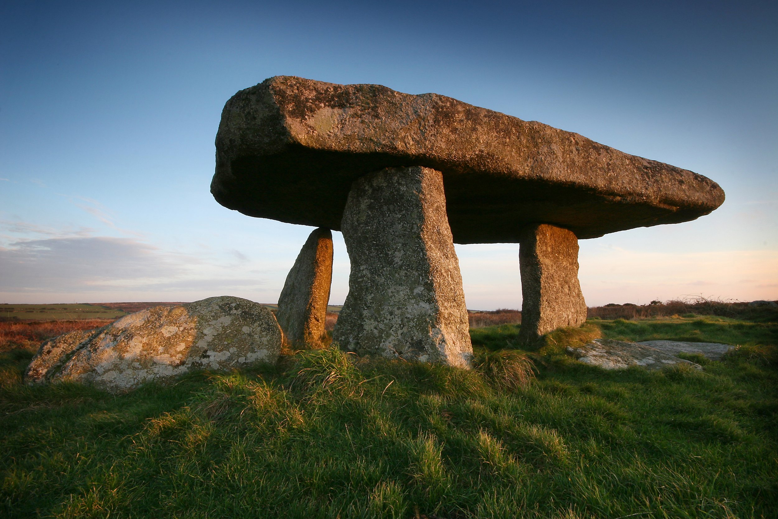 Lanyon Quoit.jpg