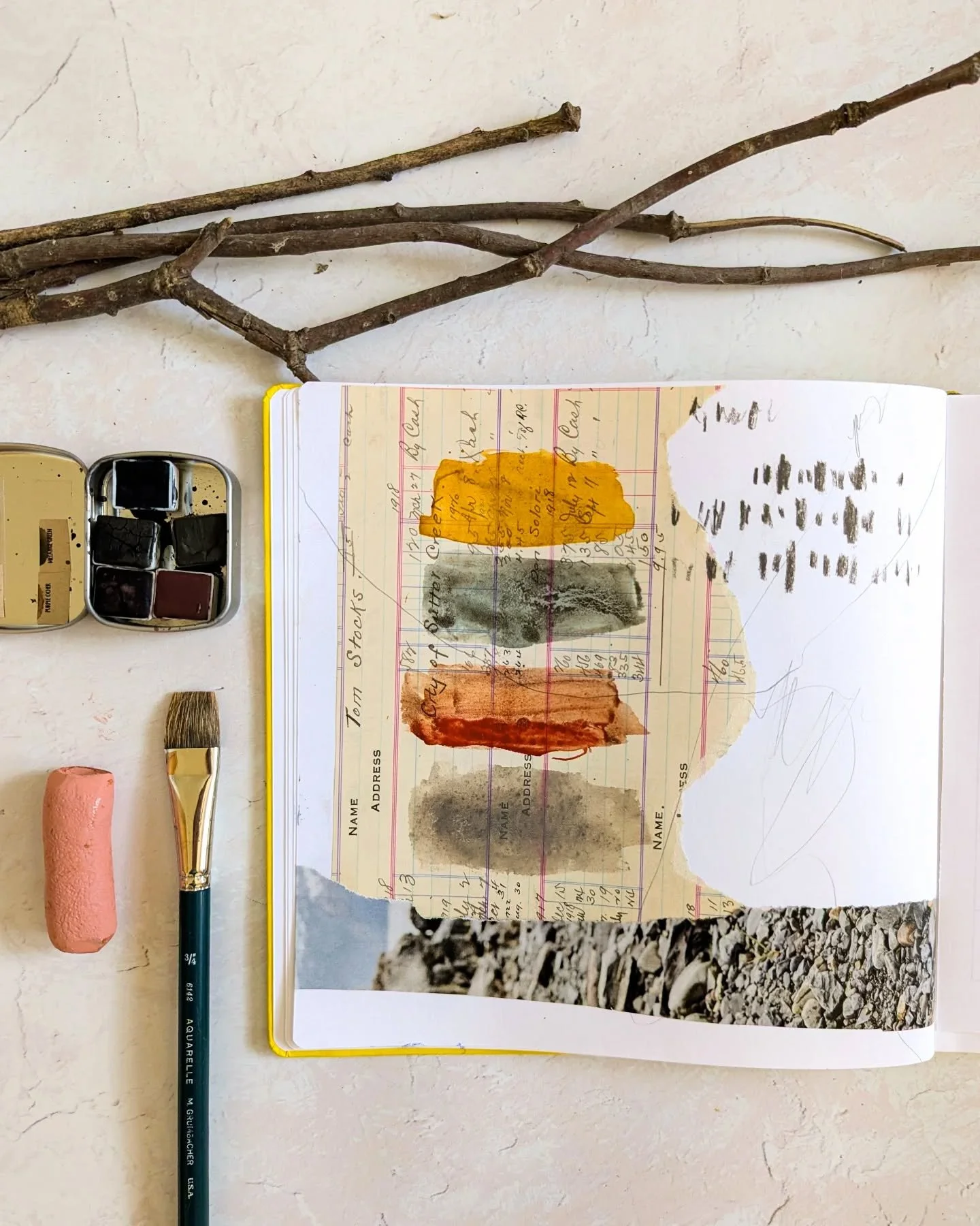 Trying out a few colors together in my art journal. I love the experimenting stage. 🎨

#art journal #artist #colorselection