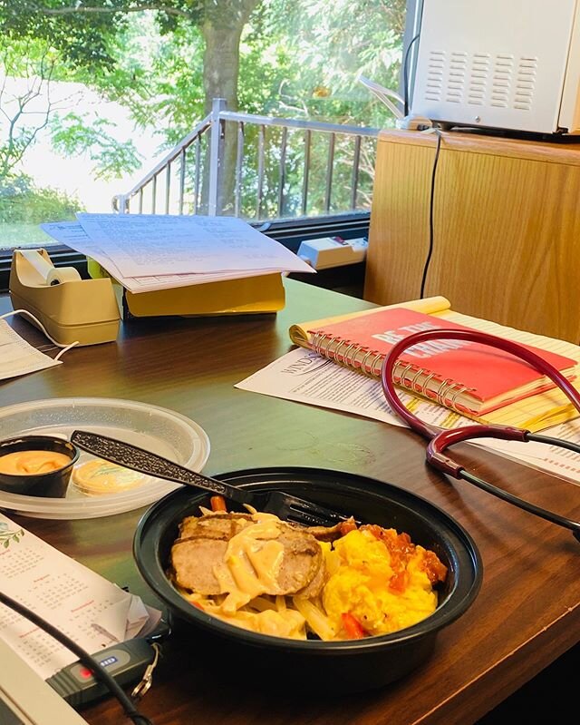 Wellness boss today.  #nursepractitioner #wellnesscoach #fitnessgirl #fitnesscoach #zambistromealprep #officewithaview