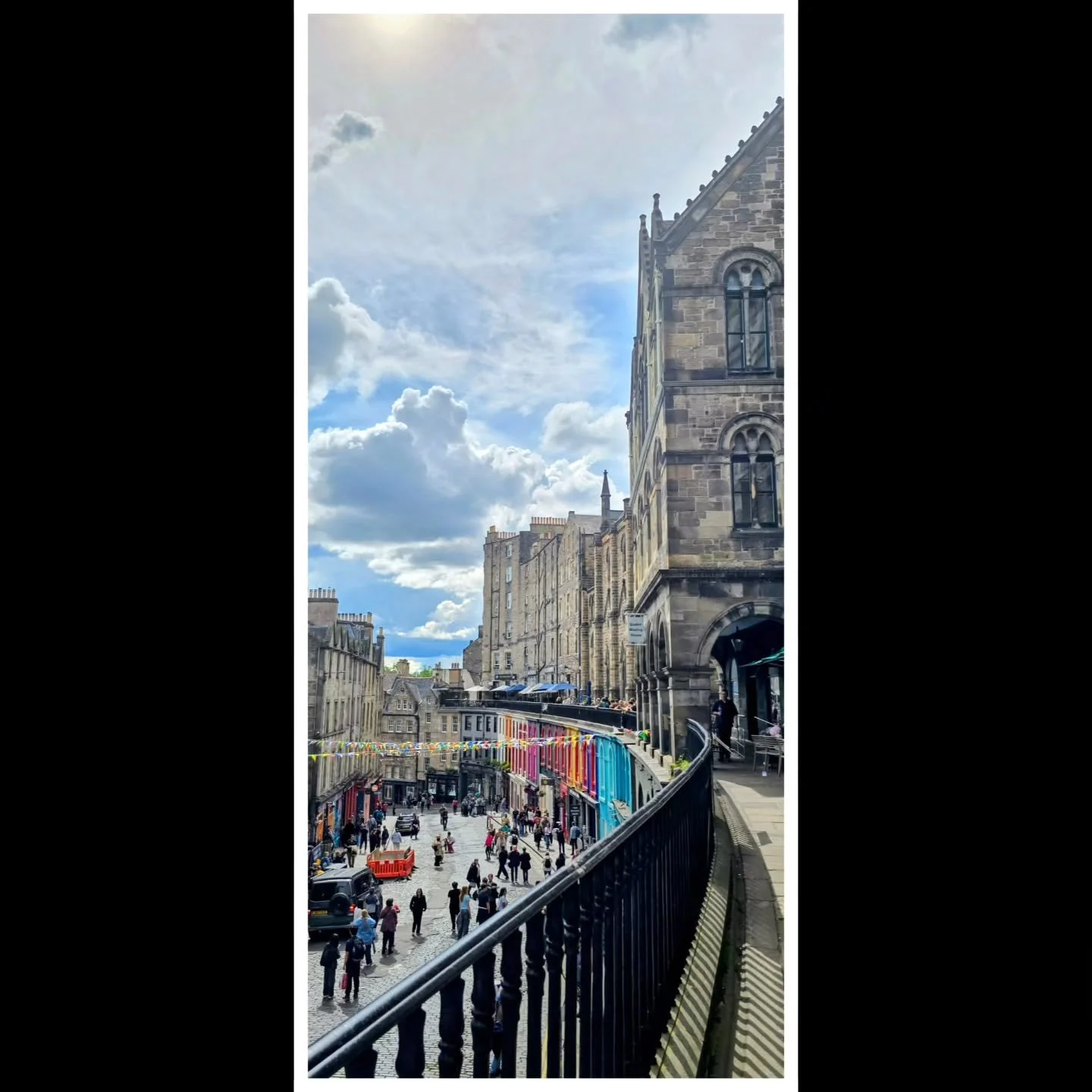 Nice wee jaunt into town to meet a lovely visitor from L.A. Town v busy as always but at least the sun was shining.
.
.
#sun #oldtown #tourist #touristinmyowncity