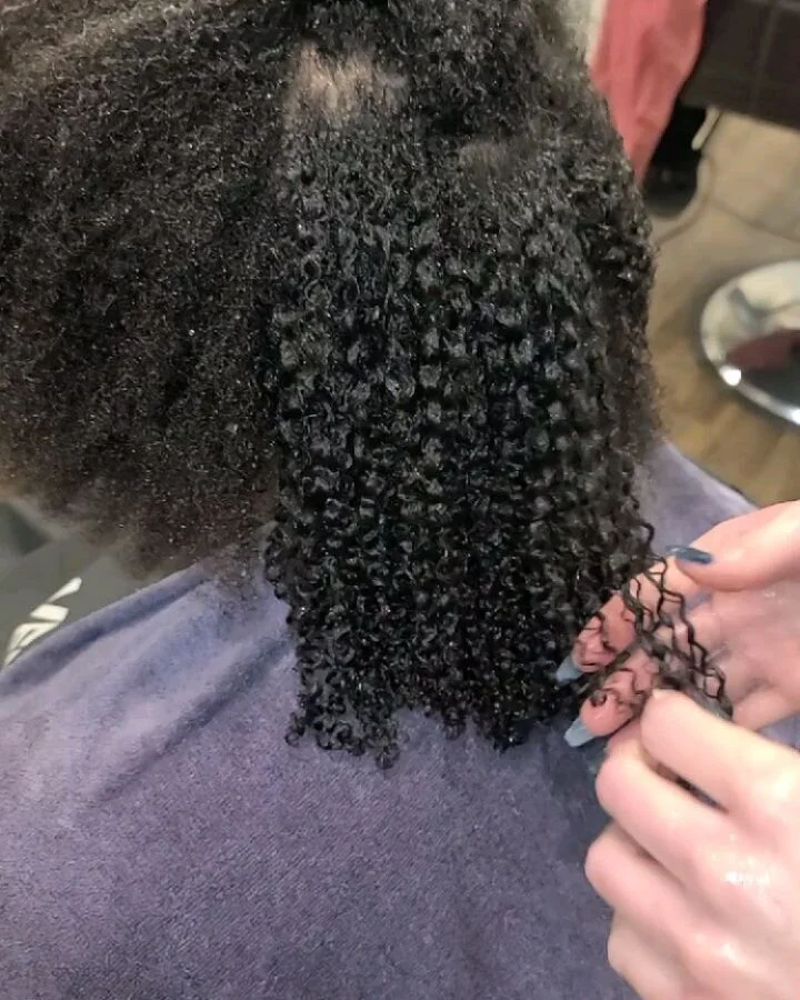 ...looking for sexy sexy sexxy!...👀

She definitely could have grown it, but we gave her that instant bodyodyodyodyodyodyodyy!!! 💃🏾💃🏾💃🏾🧖&zwj;♂️

OH, and length of course, seamlessly might I add!?!?! 

And we didn't even sew them! 
WHAAAAATTTT