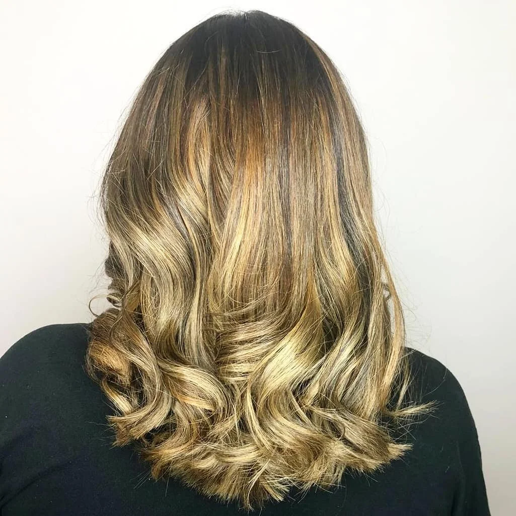 The road to color correction by @kendall.stylez 
Her client , who was red for a long time, now wants to change gears and go to the  blonde side🤍🤍🤍

CALL us to inquire about her COLOR SPECIAL just in time for spring!!!

#ziggyartistry #haircolor #c