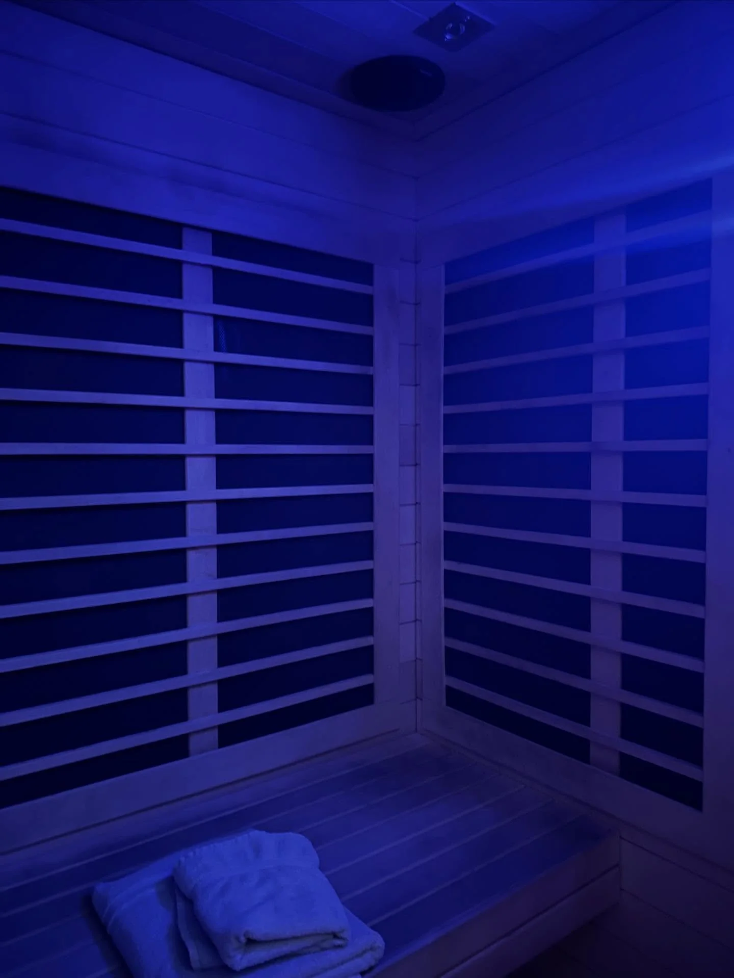 Heat therapy = holiday glow ✨
Relax, detox, and recharge with our infrared sauna sessions &mdash; the warm-up your body will thank you for!
#EnergySpa #EnergyTanning #EnergySpaandTanning #VeroBeachSpa #InfraredSauna