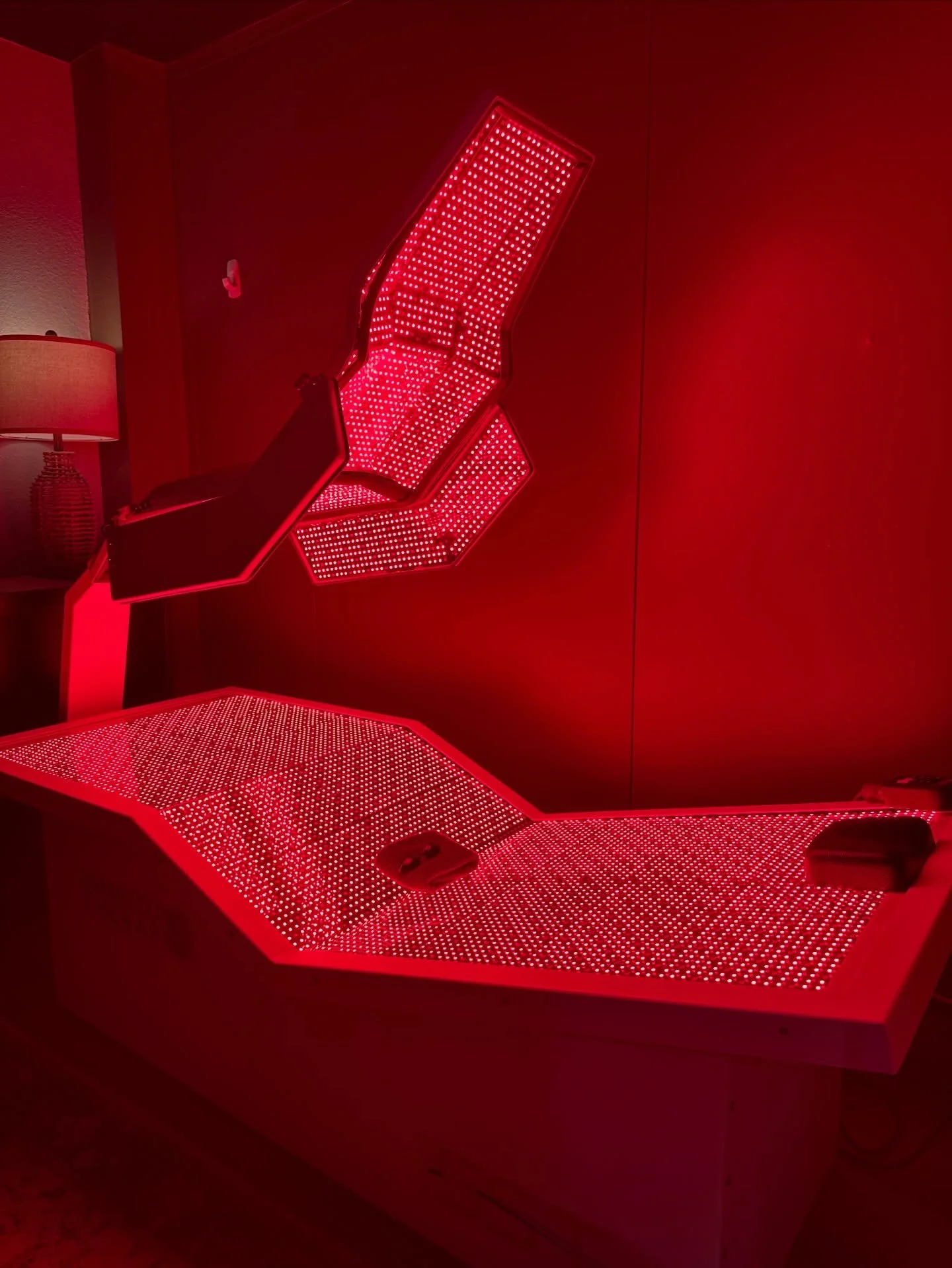 Red light, but make it science ✨
This isn&rsquo;t a vibe&mdash;it&rsquo;s collagen support, muscle recovery, and glow-from-within energy in one session.
Lay back. Let the light do the work.🤍

#energyspa #energyspaandtanning #redlighttherapy #glowfro