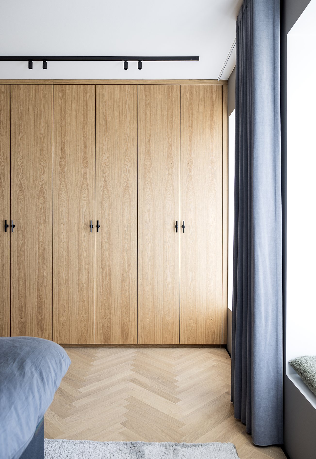 Garderobe_i_egetræ_03.jpg