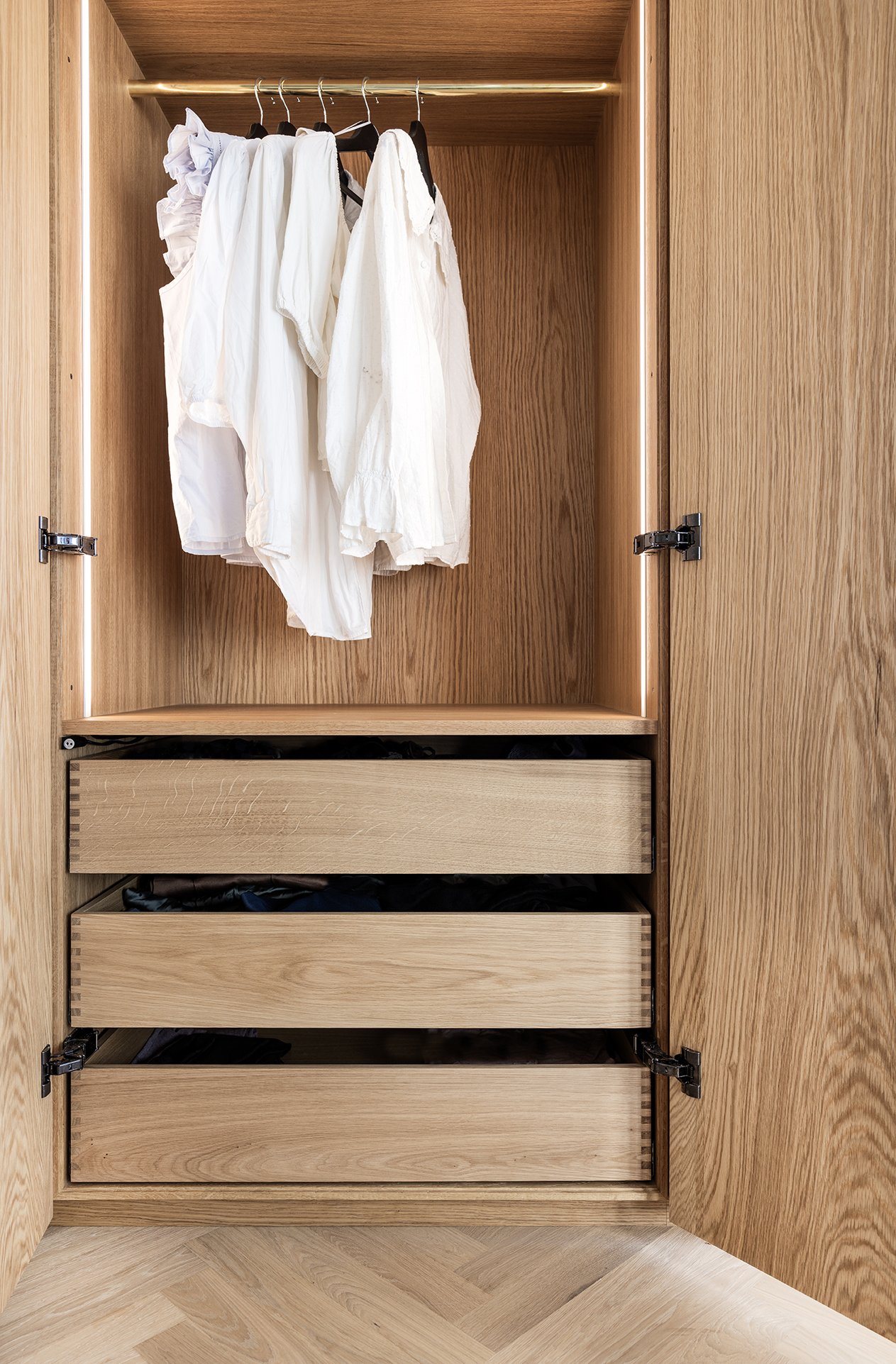 Garderobe_i_egetræ_05.jpg