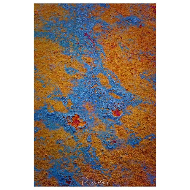 &quot;Below&quot; / Sauver Collection⁠
Wall / Macro / Miami⁠
.⁠
From the Old French, sauver &quot;keep (safe)&quot;- my visual diary of accidental abstract expressions discovered, saved, and now surely vanished﻿⁠
https://linkin.bio/richardkelley.phot