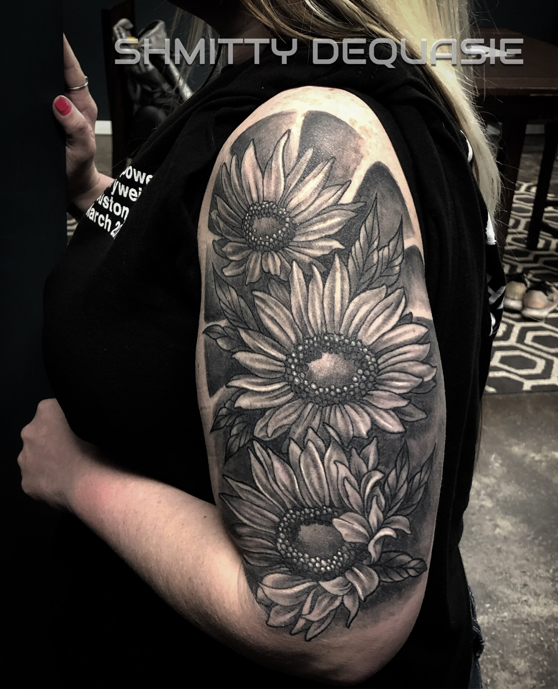 SUNFLOWER-BLACKWORK-BLACKANDGREY-SLEEVE-TATTOO-FLOWER.jpg