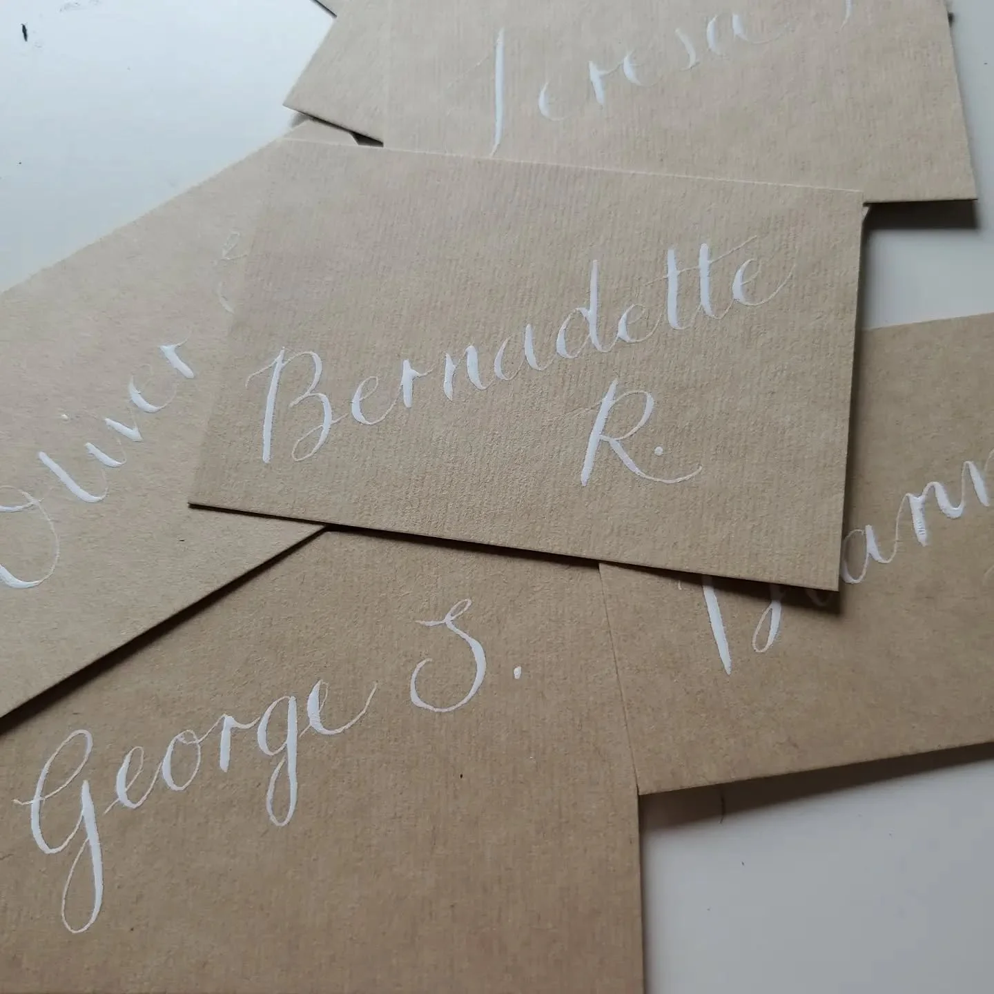 White on craft! 

#moderncalligraphy #calligraphylettering #calligraphy #handletter #handlettered #handlettering #wedding #placecards #pointedpen #pointedpenpractice #pointedpencalligraphy