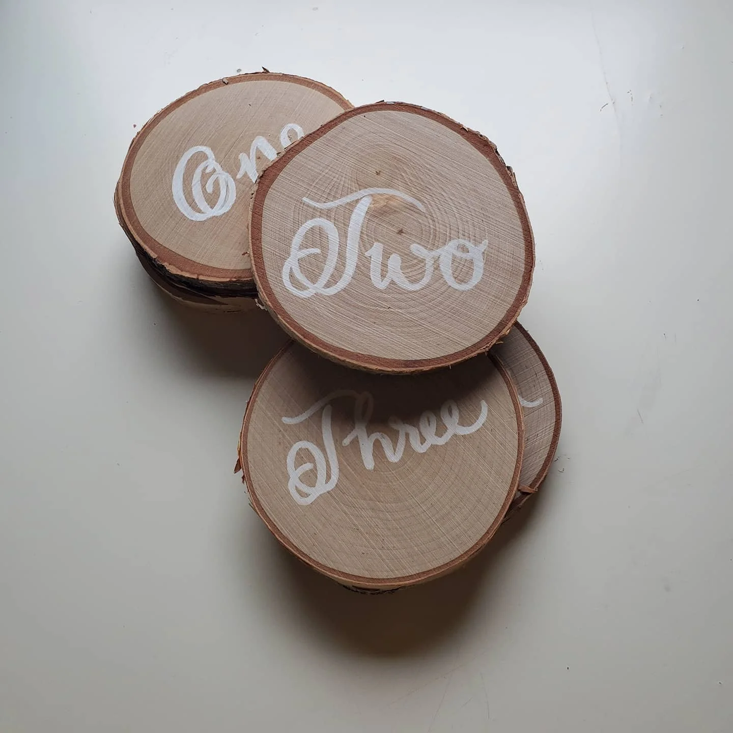 Birch wood table numbers are always a classic!

#handletter #handlettering #handlettered #calligraphylettering #moderncalligraphy #calligraphy #calligraphyart #calligraphylettering