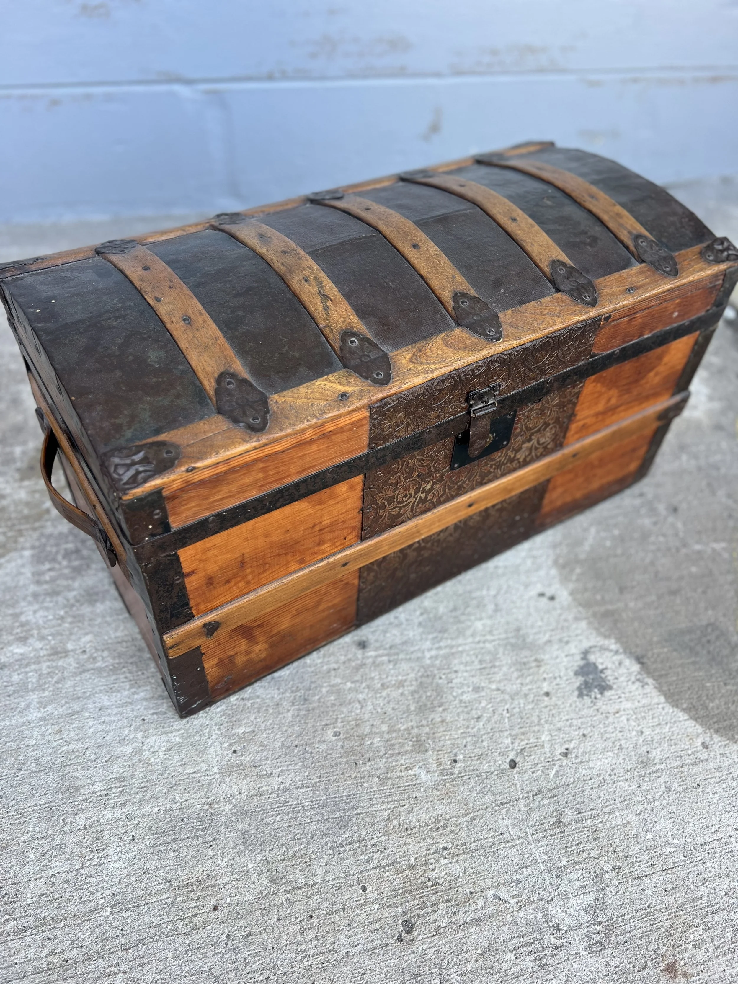 Round top trunk w/decorative metal work
