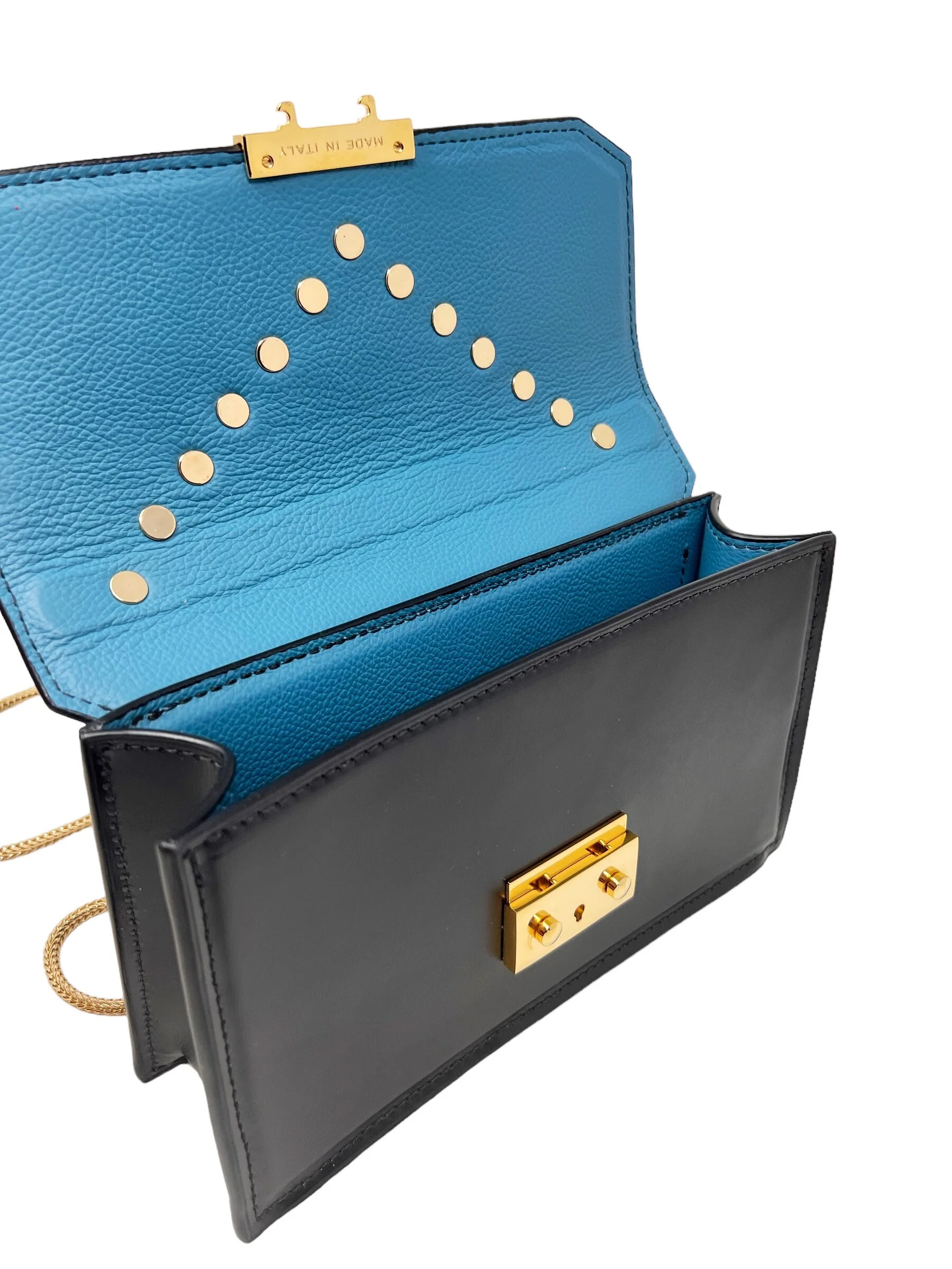 3CD7A3C6-3ED5-4D0F-96A1-9FF038F14848