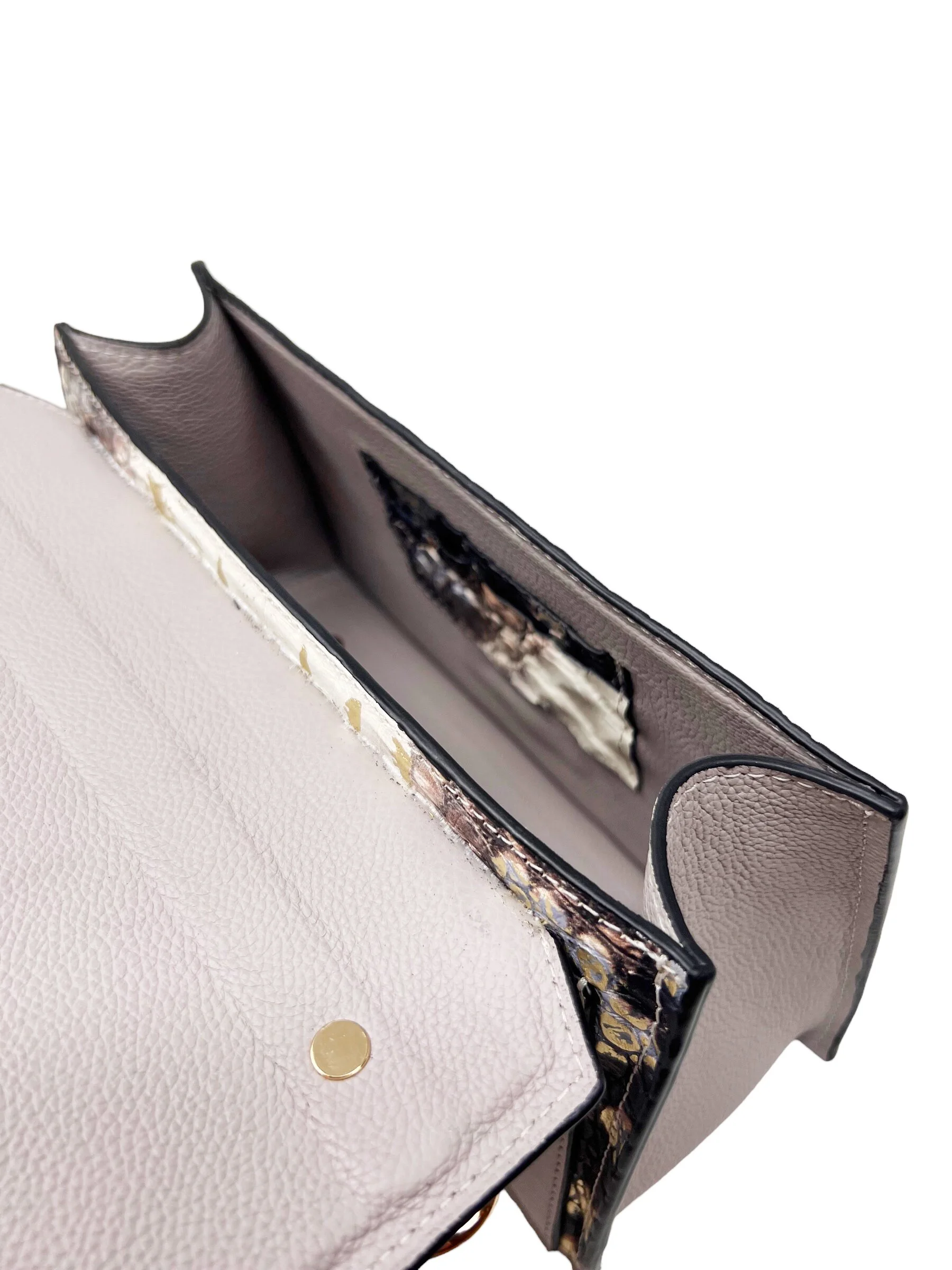 C1BD97EF-B445-4F6E-9650-A805B80B8AA1