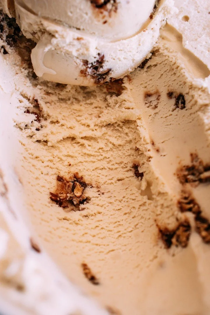 Our OG Brown-Butter Praline-Pecan!🍁🧈
The perfect complete to our seasonal fall flavors.
Warm and toasty brown-butter ice cream, absolutely loaded with house-made, brown sugar pralined pecans.