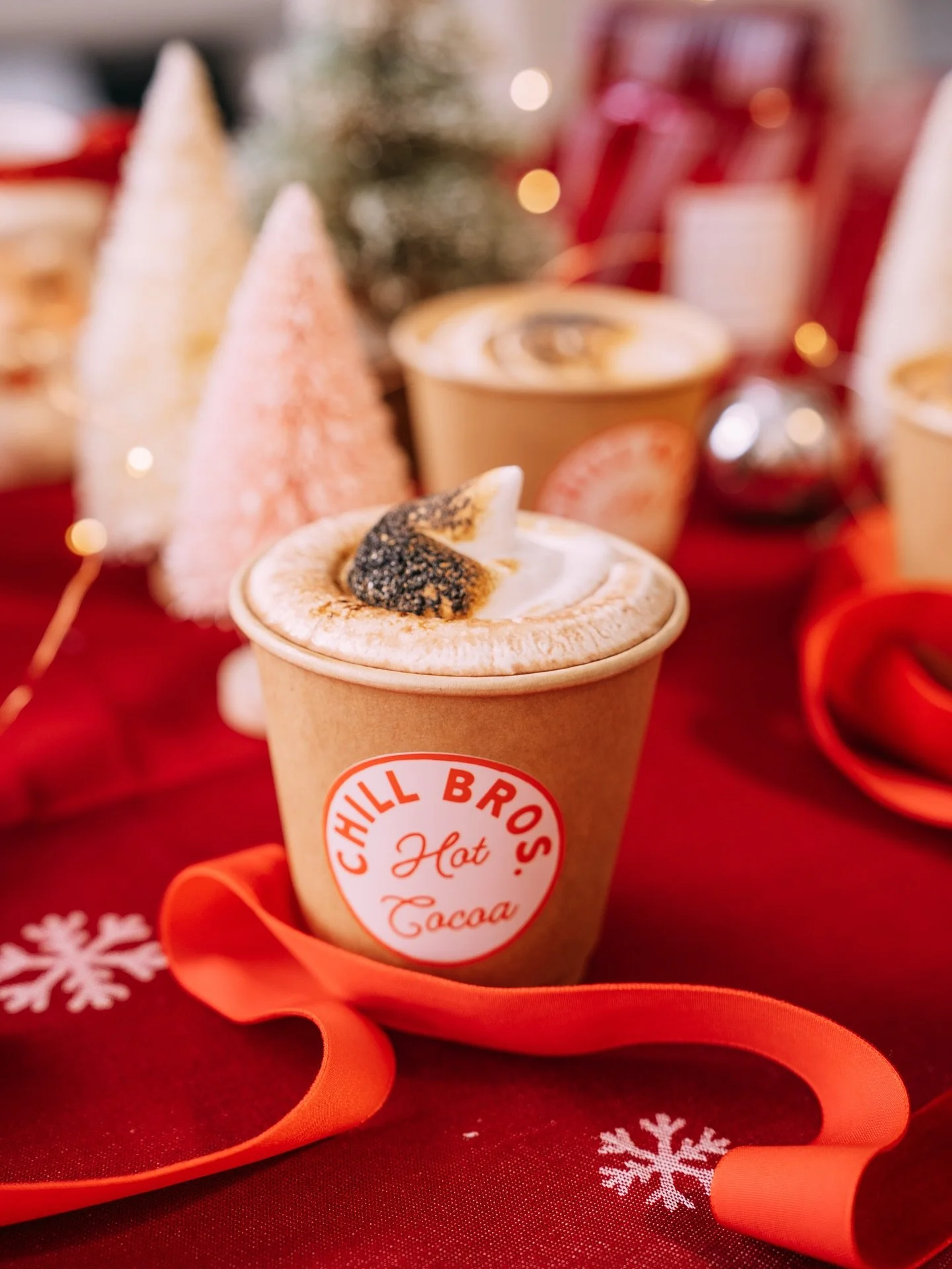 Join us for Water Street&rsquo;s Season Spectacular for 🍫HOT COCOA &amp; COOKIES🍪 this Friday from 5 pm to 9pm!🎅🏼🎄