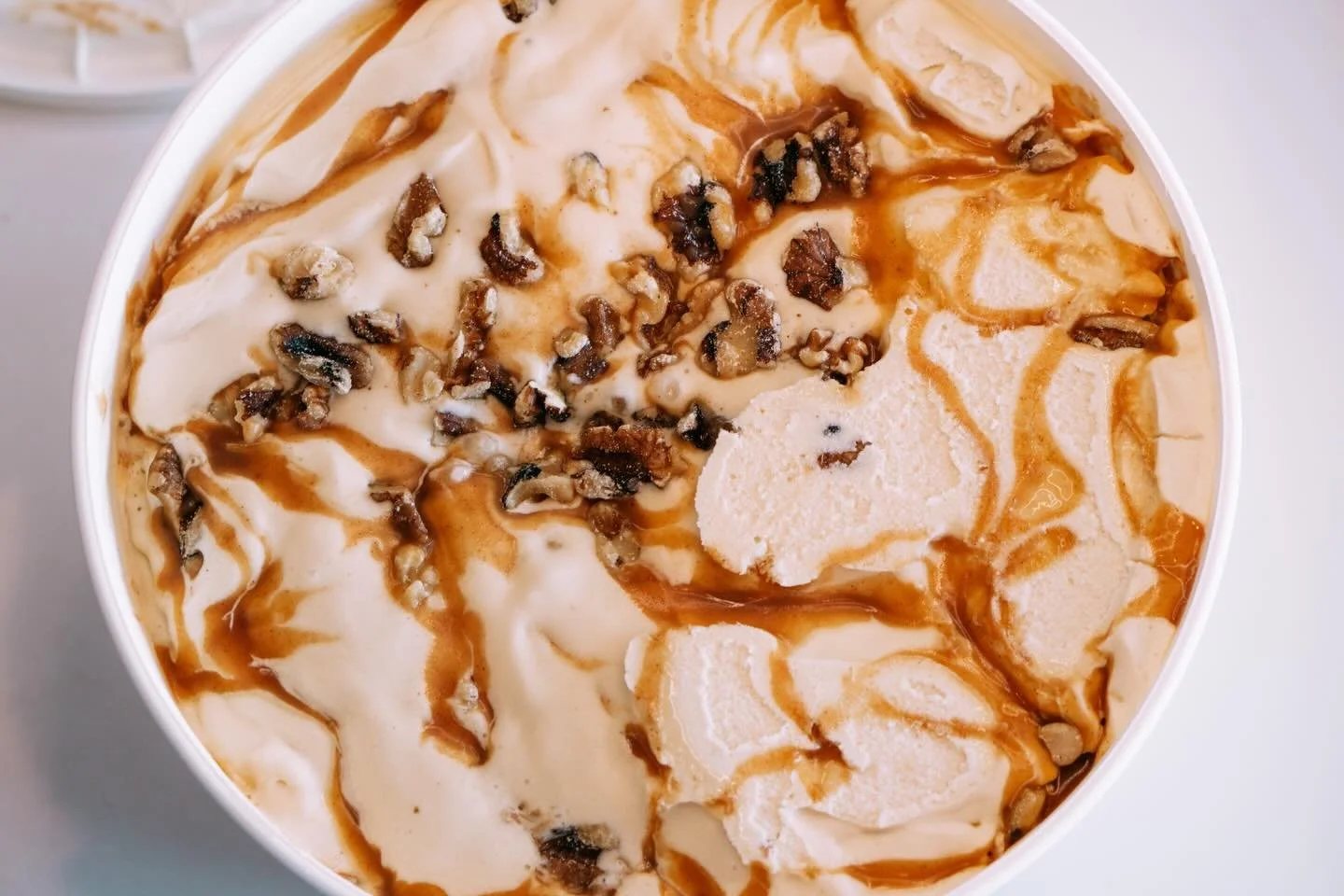 TAMPA BANANA 🍌🍌🍌 
Back by popular demand, featuring caramelized bananas, cinnamon-spiced Jamaican-rum caramel, and crunchy roasted walnuts. A cozy classic with a banana twist.