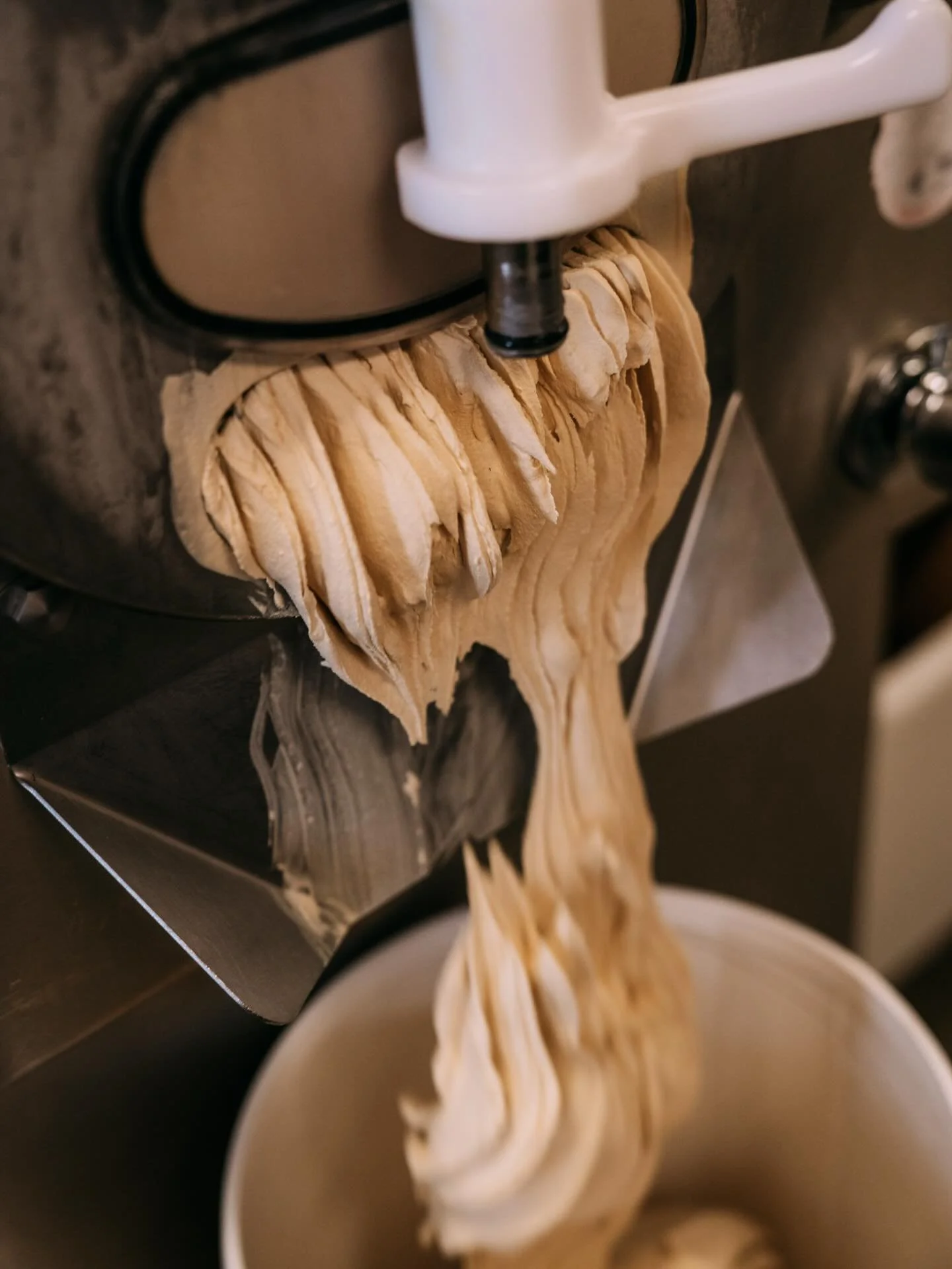 MAKE WAY, MAKE WAY 🎷
Caf&eacute; du Nola is a bold New Orleans inspired coffee ice cream made with smooth cold brew and roasted chicory. Rich, classic, and full of soul. A true NOLA experience by the scoop.