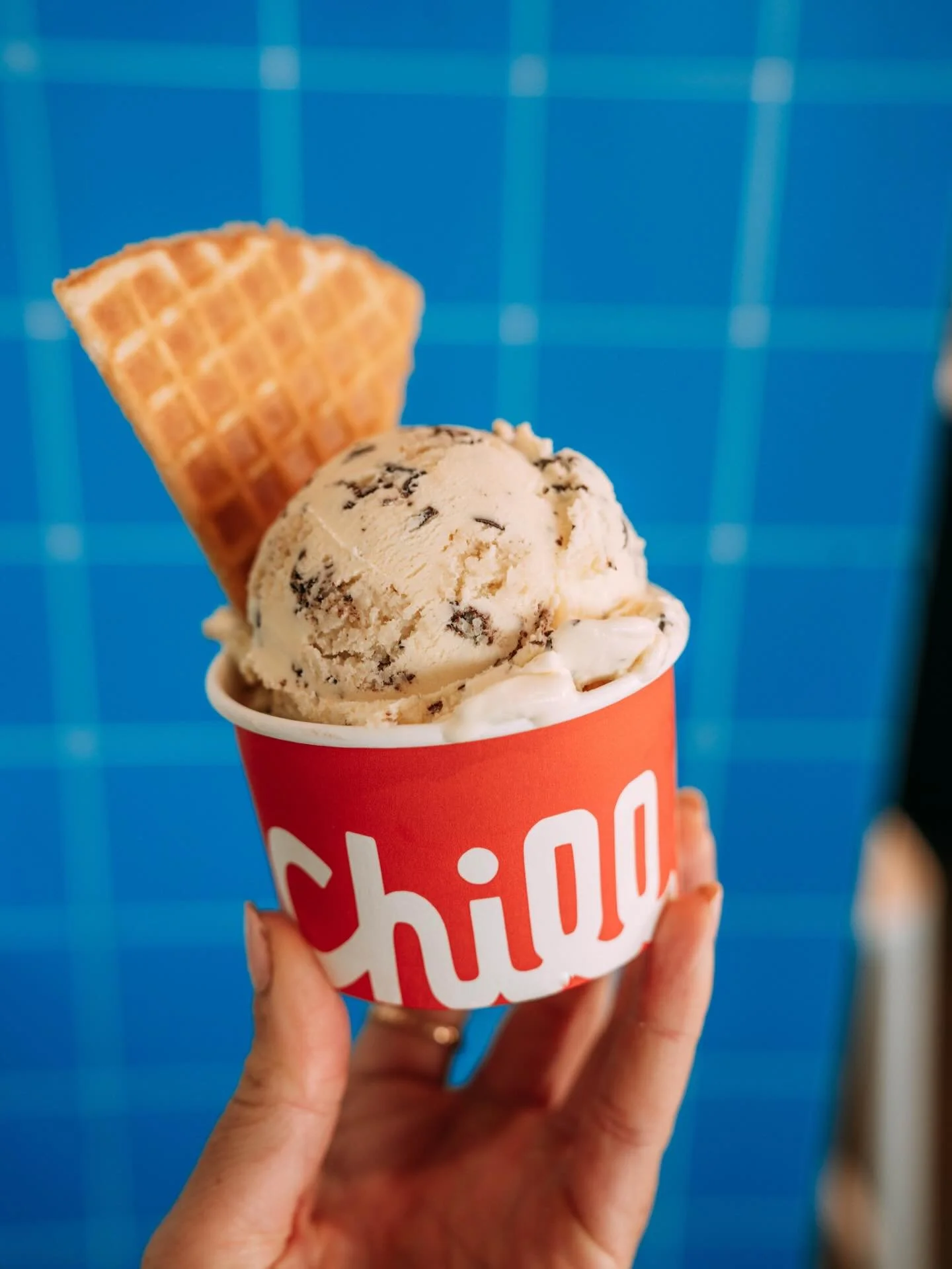 Our Toasted Coconut Macaroon ice cream, layered with chewy house-made macaroons and drizzled with luscious chocolate ribbons. 🥥🍫

Scooping at all locations!