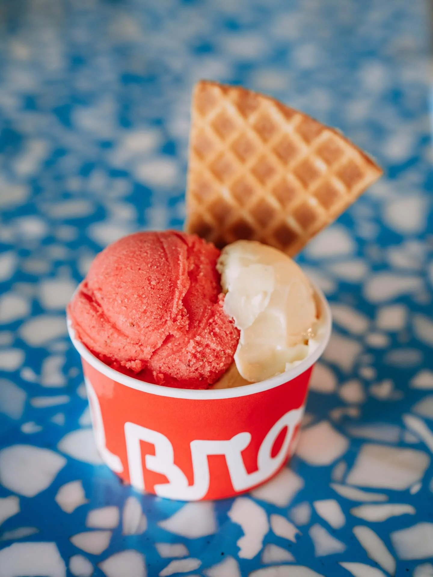 Strawberry St-Germain Sorbetto paired with Mad Vanilla Bean for the dreamiest creamy balance🍓🍨