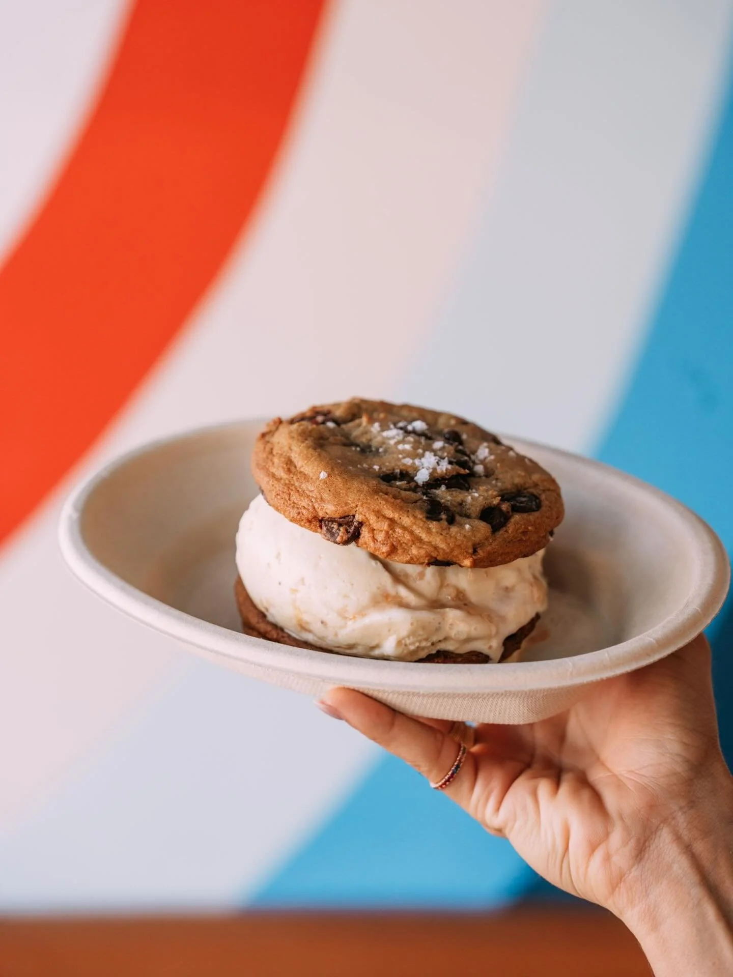 Cookie sandwich 🍪
May cause extreme happiness.