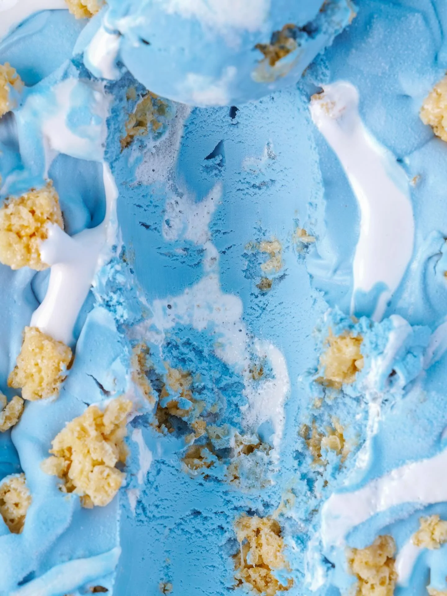 🥶⚡️Thunder Crunch. Tis&rsquo; the season 🥶⚡️

Blue sweet cream ice cream folded with house-made rice crispie pieces and ribbons of marshmallow.
Naturally colored with blue spirulina.
