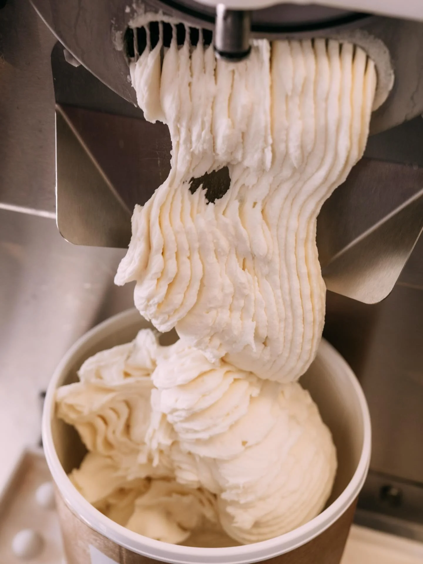 Sorbetto al Limone, bright, tart, and a little sunshine in every bite. 🍋☀️
Available until May 4th!