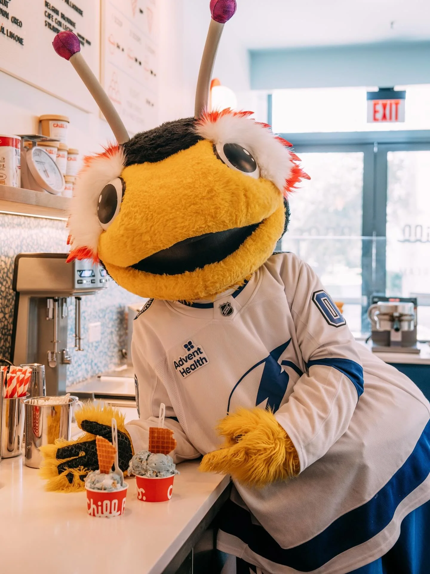 @thunderbugtbl serving up our fan-favorite Thunder Crunch! Ice blue sweet cream ice cream + house-made rice crispie treats + marshmallow swirls 🧊🍨⚡️ Naturally colored with blue spirulina 💙