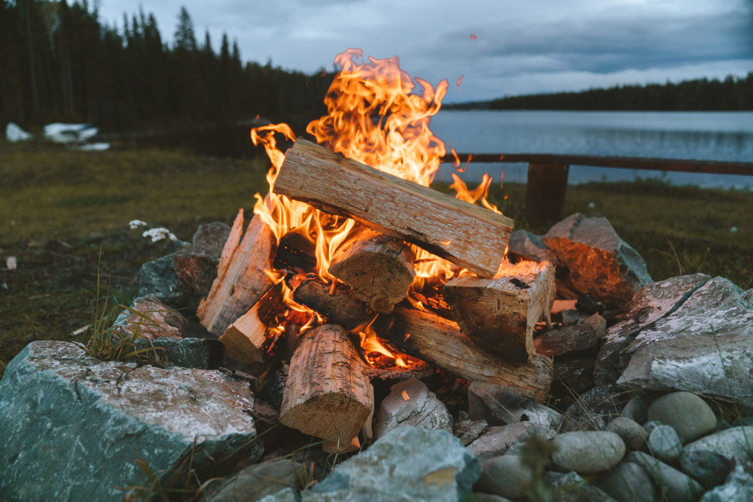 Camp fire at Batnuni Lake Resort