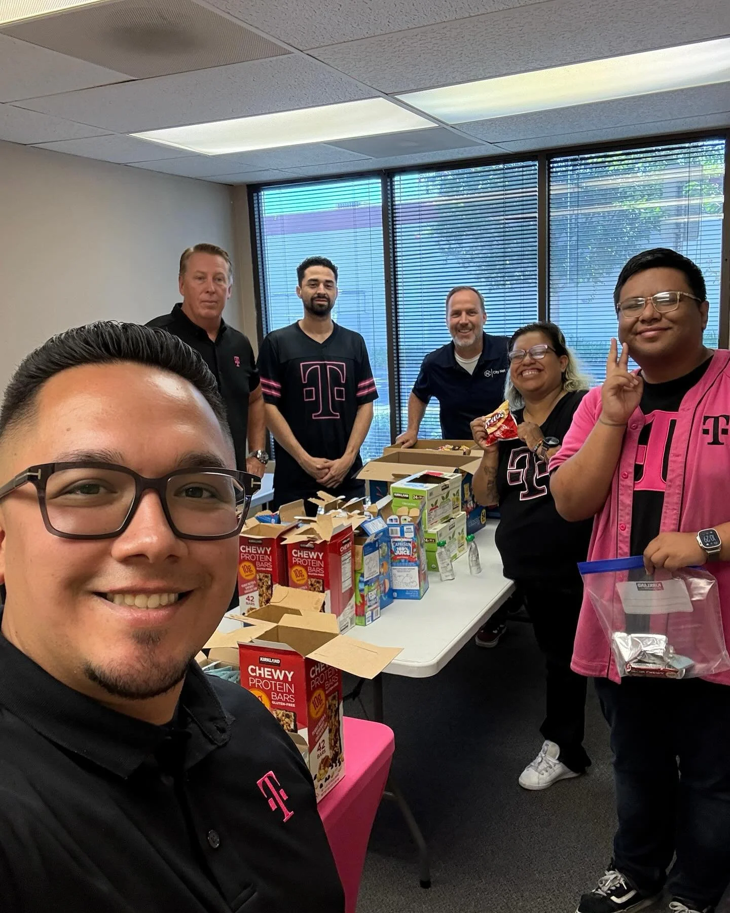 Happy to have planted the seeds of a partnership with a local (Orange County) T-Mobile Team today as they made 125+ snack kits for our various outreach teams! #partnership #homelessness #homelessservices #collaboration #unhoused @tmobile