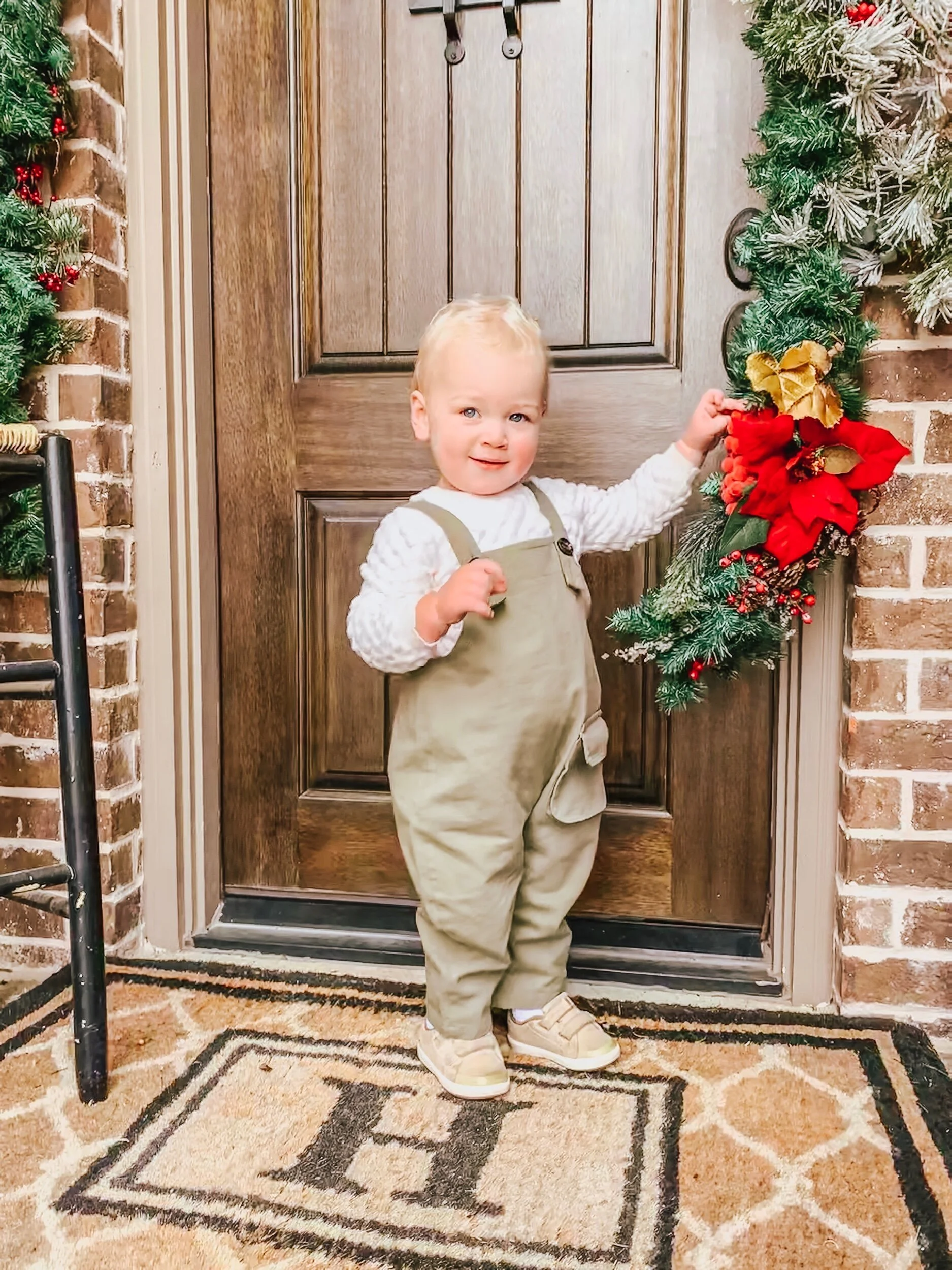 Hampton is wearing our Gael overalls ♥️