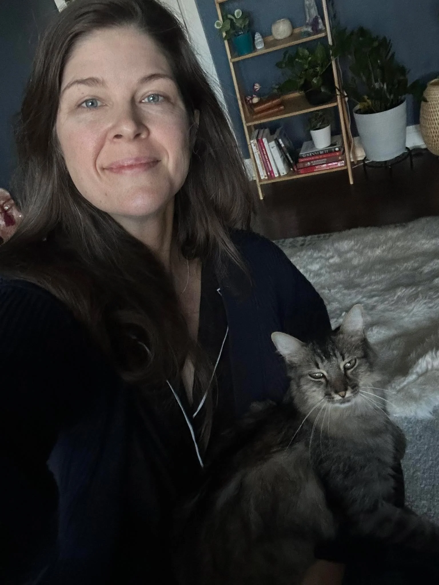 How I’m prepping for our live call this morning in MAGNETIC - kitty purring in lap is a necessary ingredient ๐
 see you all soon!๐ feel free to drop a pic of you in your natural morning state below ๐๐ also it’s not too late to join us!