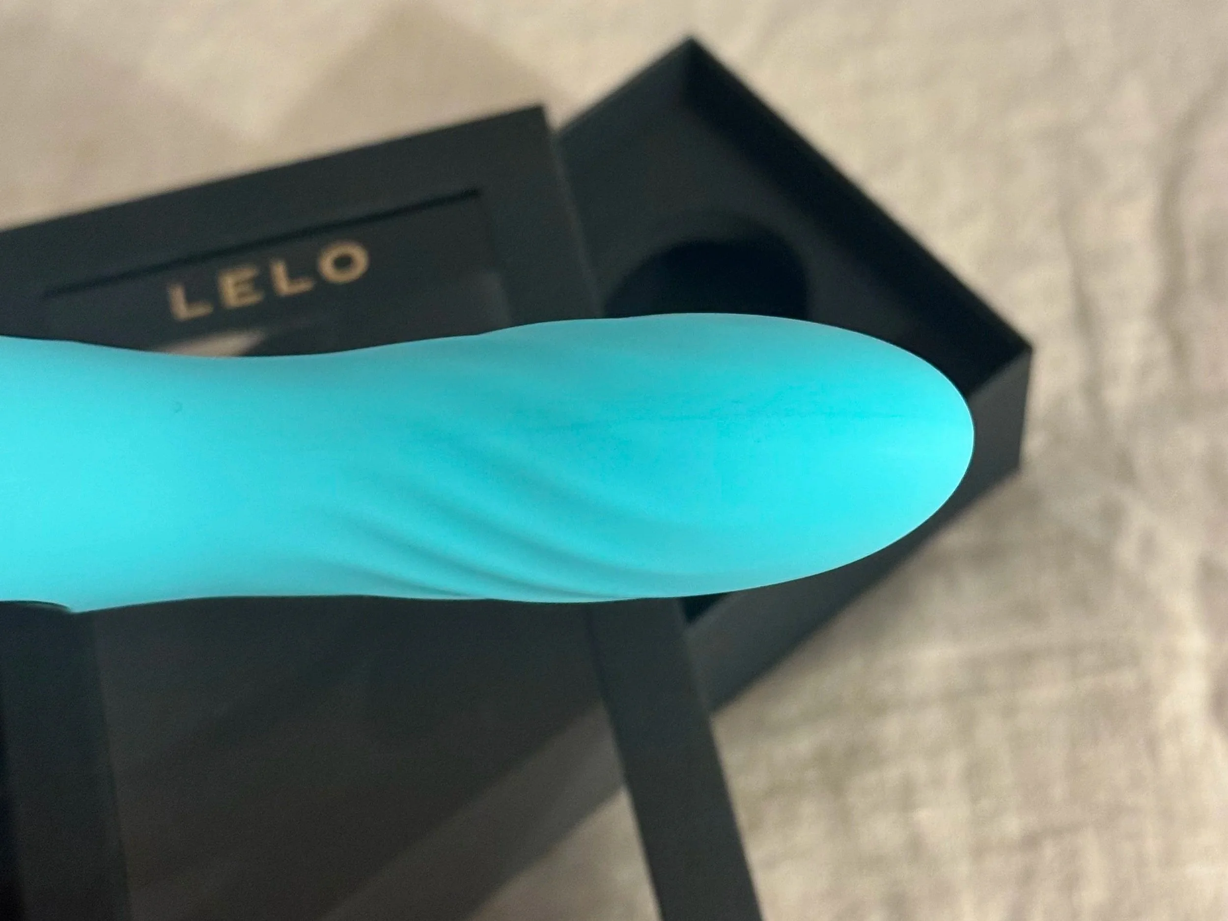 LELO+Switch+Vibrator+%E2%80%93+Ultra+Soft+Ribbed+Texture+Close+Up.jpg