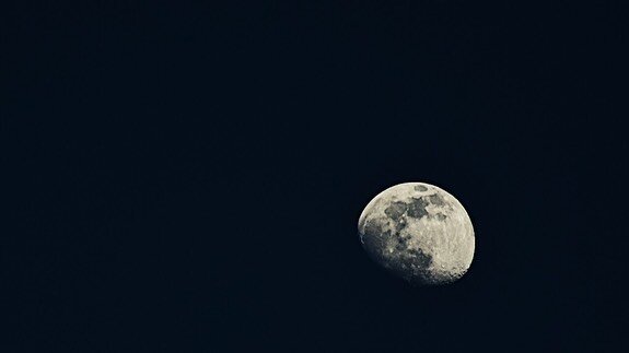 One ought not to love the moon.
