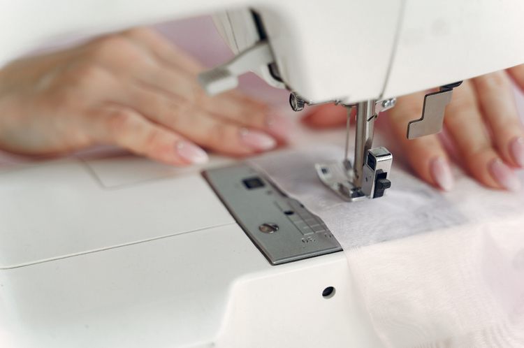 Sewing a Straight Stitch: 10 Tips for Perfectly Straight Seams Every Time! 🧵✂️